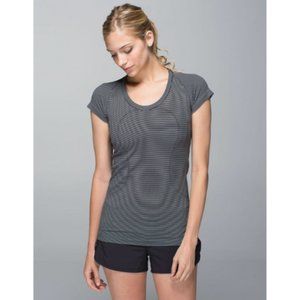 Lululemon Run: Swiftly Tech Short Sleeve Scoop size 6 Hyper Stripe Black